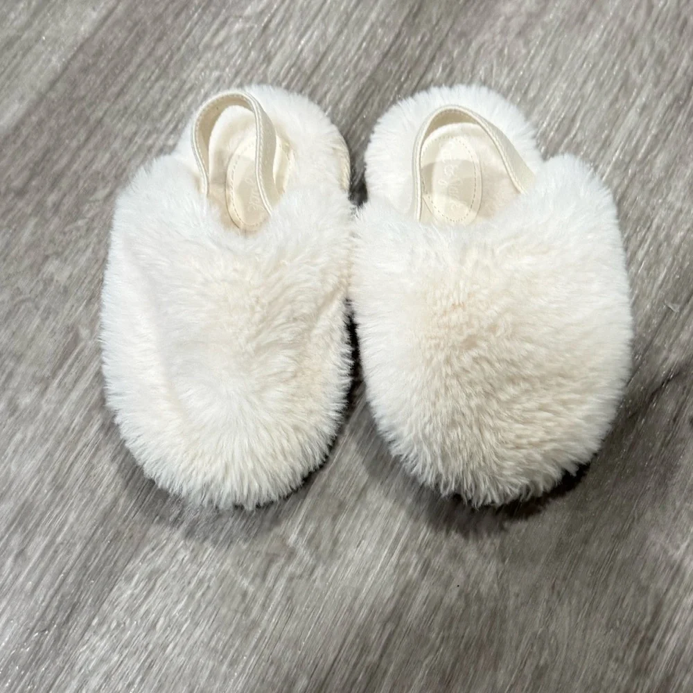 Cat & Jack Cream Faux-Fur Slip-On Slippers